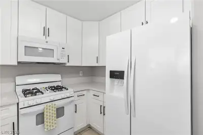 2433 Cliffwood Drive, Henderson, NV 89074 Kitchen