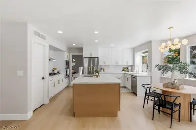 9725 Cascade Falls Avenue, Las Vegas, NV 89117 Kitchen