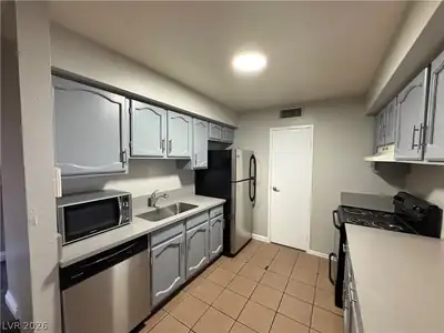 5187 Garden Lane C, Las Vegas, NV 89119 Kitchen
