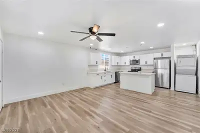 724 North 9th Street, Las Vegas, NV 89101 Kitchen
