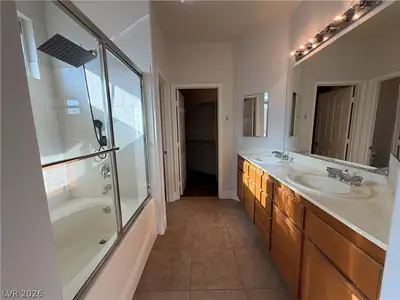 1129 Oceanwood Avenue, North Las Vegas, NV 89086 Primary Bathroom