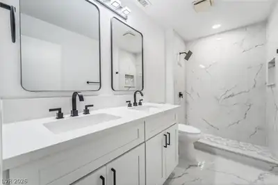 3869 Monthill Avenue, Las Vegas, NV 89121 Primary Bathroom