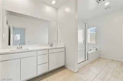 600 North Carriage Hill Drive 1021, Las Vegas, NV 89138 Primary Bathroom