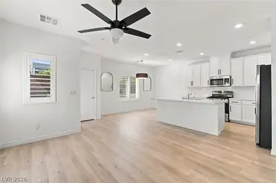 600 North Carriage Hill Drive 1021, Las Vegas, NV 89138 Kitchen
