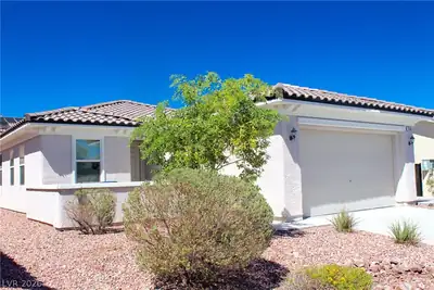 2146 Dillons Cove Drive, Laughlin, NV 89029 Front of Structure