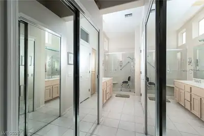 10716 Grand Cypress Avenue, Las Vegas, NV 89134 Primary Bathroom