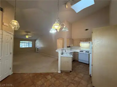 3320 South Fort Apache Road 201, Las Vegas, NV 89117 Kitchen