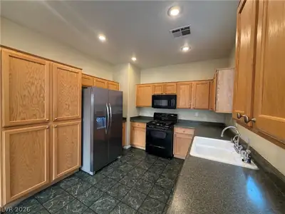 7715 HAMPTON WILLOWS Lane, Las Vegas, NV 89113 Kitchen