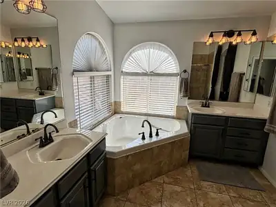 10728 Jubilee Mountain Avenue, Las Vegas, NV 89129 Primary Bathroom