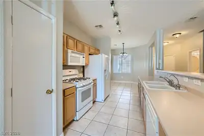 717 Peachy Canyon Circle 102, Las Vegas, NV 89144 Kitchen