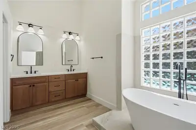 315 Modesto Street, Henderson, NV 89014 Primary Bathroom