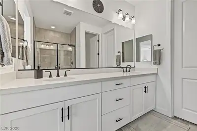 957 Hunter Shores Avenue, North Las Vegas, NV 89084 Primary Bathroom