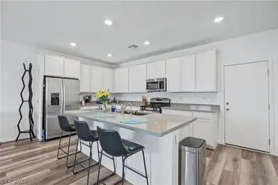 2549 Venetia Pointe Street, Henderson, NV 89044 Kitchen