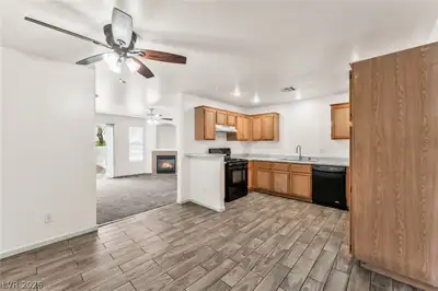 3686 Golden Sunset Court, Las Vegas, NV 89115 Kitchen
