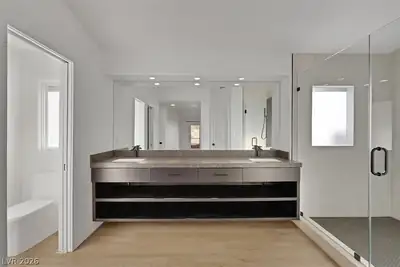 7132 Mission Hills Drive, Las Vegas, NV 89113 Primary Bathroom