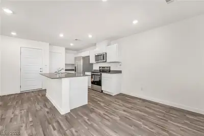 484 Golden Myna Avenue, Henderson, NV 89011 Kitchen
