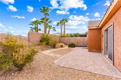 1044 Viale Placenza Place, Henderson, NV 89011 Yard