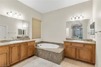 1044 Viale Placenza Place, Henderson, NV 89011 Primary Bathroom