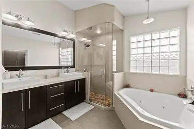 1912 Rain Squall Street, Las Vegas, NV 89117 Primary Bathroom