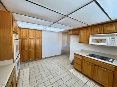 6930 South Valley View Boulevard, Las Vegas, NV 89118 Kitchen