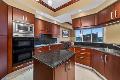 2877 Paradise Road 3302, Las Vegas, NV 89109 Kitchen