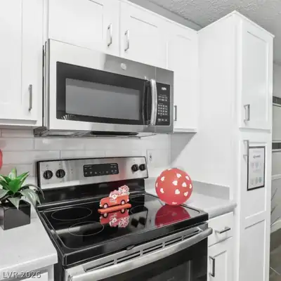 2312 Green Valley Parkway 3312, Henderson, NV 89014 Kitchen