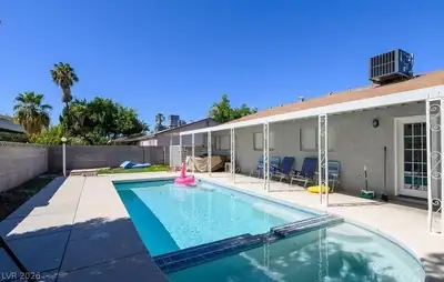 6149 Vista Verde, Las Vegas, NV 89146 Pool