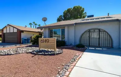 6149 Vista Verde, Las Vegas, NV 89146 Front of Structure