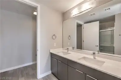 353 East Bonneville Avenue 754, Las Vegas, NV 89101 Primary Bathroom