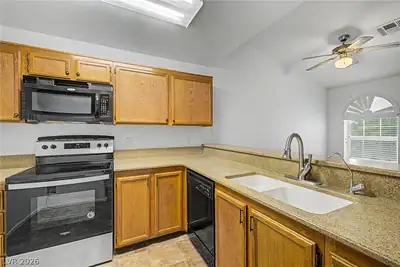 1800 Edmond Street 210, Las Vegas, NV 89146 Kitchen