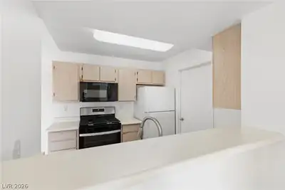 7885 West Flamingo Road 2152, Las Vegas, NV 89147 Kitchen