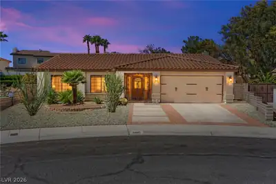 2805 Crystal Cove Drive, Las Vegas, NV 89117 Front of Structure