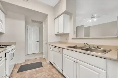9000 Las Vegas Boulevard 2242, Las Vegas, NV 89123 Kitchen