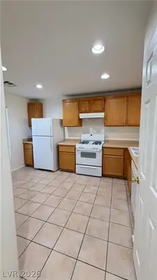 7974 FLOWER SEEDS Street, Las Vegas, NV 89139 Kitchen