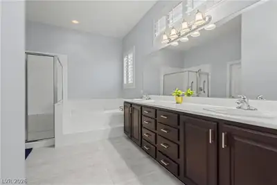 7126 Spindle Berry Street, Las Vegas, NV 89131 Primary Bathroom