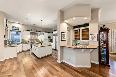 25 Avenida Fiori, Henderson, NV 89011 Kitchen