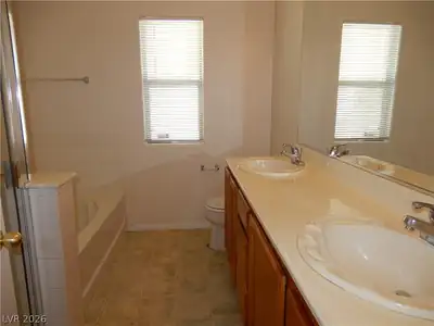 6532 Point Break Street, North Las Vegas, NV 89084 Primary Bathroom
