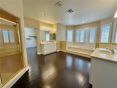 122 Cascade Lake Street, Las Vegas, NV 89148 Primary Bathroom