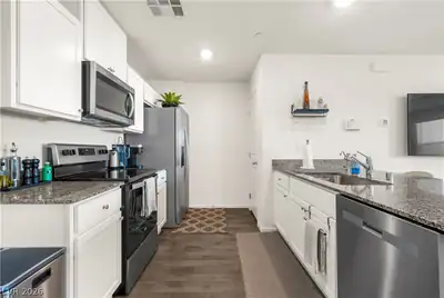 1128 Scarlet Sparrow Street, Henderson, NV 89011 Kitchen