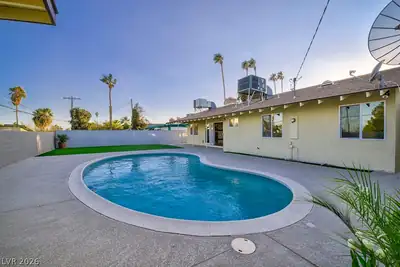 1905 South 16th Street, Las Vegas, NV 89104 Pool