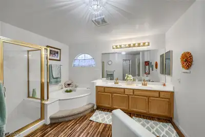 9133 Sapphire Ridge Avenue, Las Vegas, NV 89129 Primary Bathroom