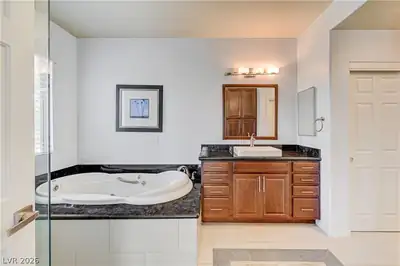 8908 Sheep Ranch Court, Las Vegas, NV 89143 Primary Bathroom