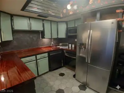 3684 Mount Vernon Avenue, Las Vegas, NV 89121 Kitchen