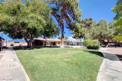 461 North Lamb Boulevard B, Las Vegas, NV 89110 Yard