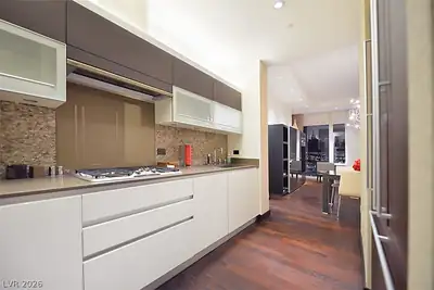3750 Las Vegas Boulevard 3011, Las Vegas, NV 89158 Kitchen