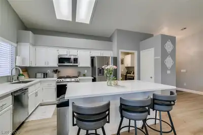 1070 Kennebunk Circle, Henderson, NV 89015 Kitchen