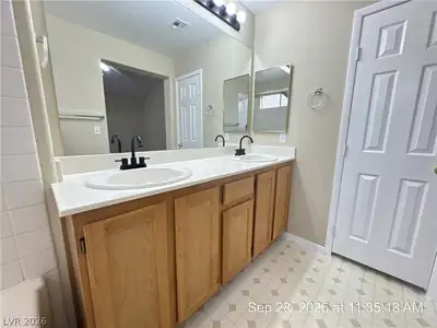 9546 Lavarun Court, Las Vegas, NV 89123 Primary Bathroom