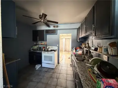2129 Franklin Avenue, Las Vegas, NV 89104 Kitchen