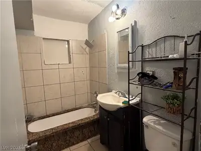 2129 Franklin Avenue, Las Vegas, NV 89104 Bathroom