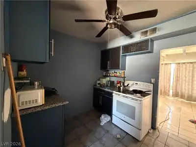 2129 Franklin Avenue, Las Vegas, NV 89104 Kitchen